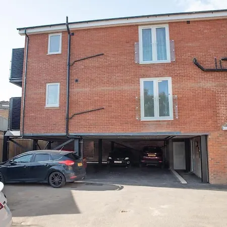 Apartment With Free P For Van. Southampton Exterior photo